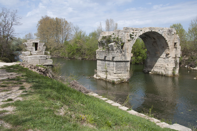 Camping Lunel Les Amandiers : Pont de Lunel