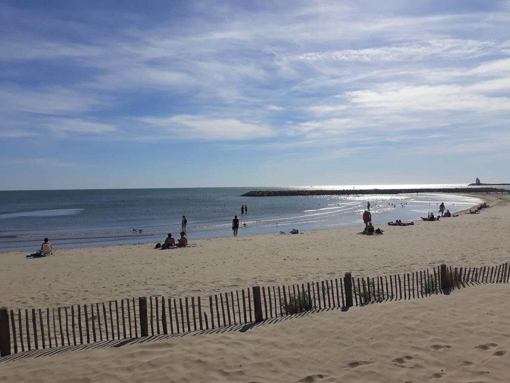 Plage proche de notre camping dans le Gard - Camping Les Amandiers