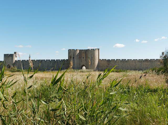 Visite remparts Aigues Mortes en camping pres de Lunel