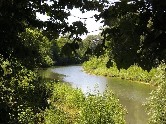 Camping Les Amandiers à Sommières : ville sur le vidourle dans le Gard