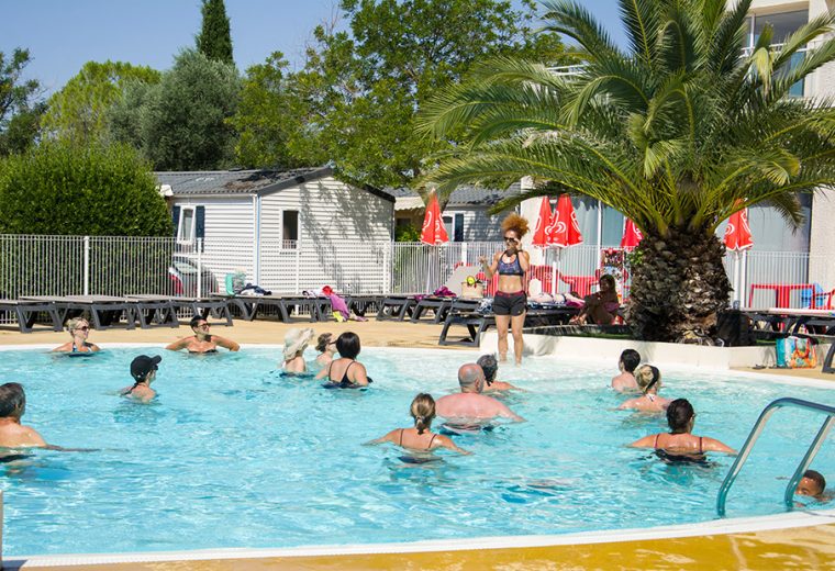 Camping gard met zwembad: aquagym activiteit