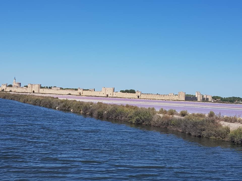 Camping Aigues Mortes dans le Gard : fortifications et salins