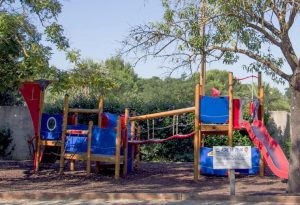 Camping Lunel Les Amandiers : Aire De Jeux pour enfants