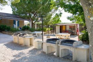 Camping 4 étoiles gard : Barbecue Camping Les Amandiers