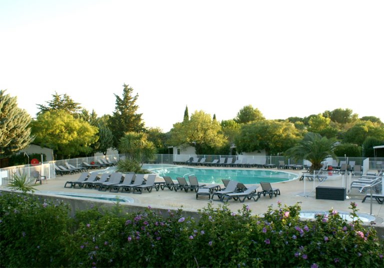 Camping avec piscine dans le Gard | Camping 4 étoiles Les Amandiers