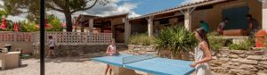 Table de ping pong du camping familial les Amandiers dans le Gard