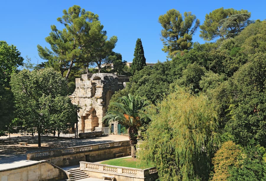 Temple de Diane - Jardins de la Fontaine - Camping les Amandiers